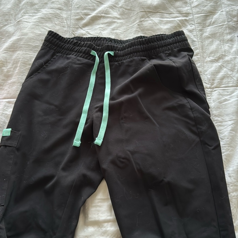 grade malade scrub bottoms, never worn, great condition, brand new